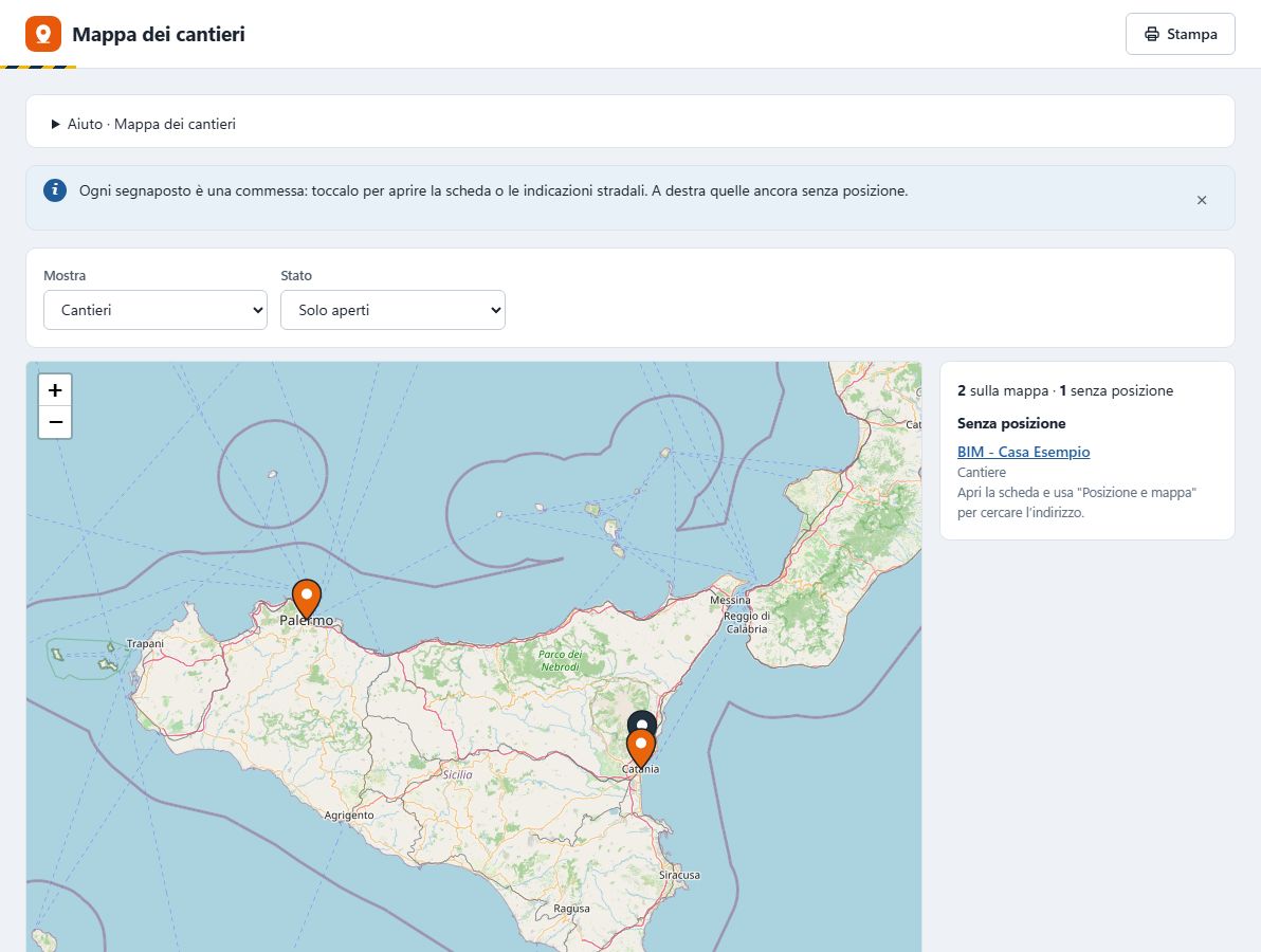 Mappa della Sicilia con segnaposto arancioni per i cantieri aperti e, a destra, l’elenco di quelli senza posizione