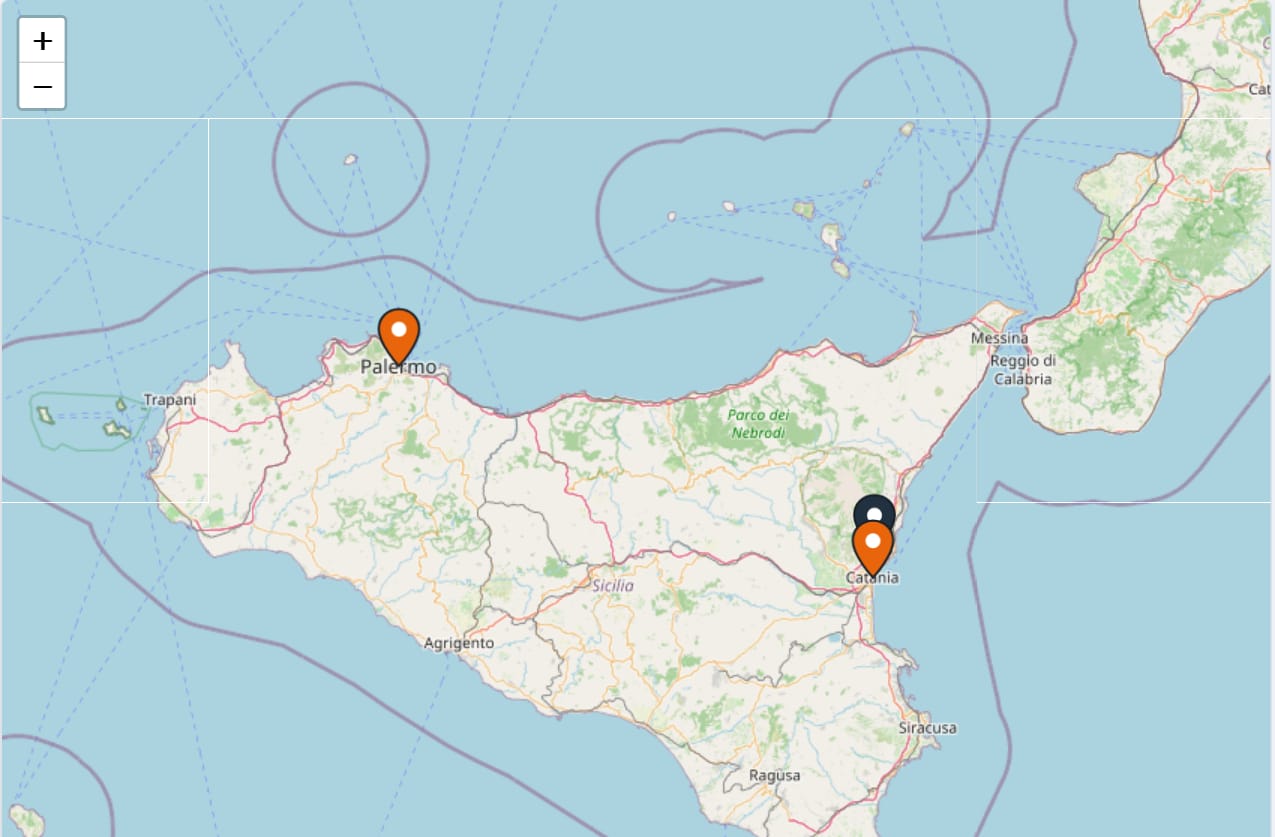 La mappa della Sicilia con i segnaposto di due cantieri a Palermo e a Catania